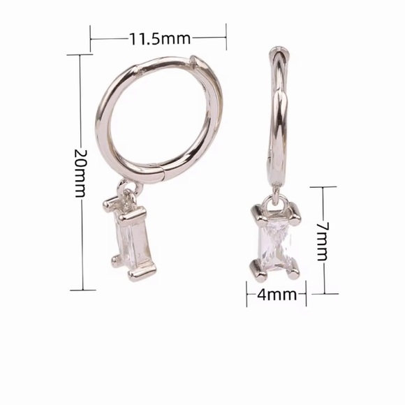 Elegant Gold Hoop Earrings with Clear Stones,Gift box included - Picture 6 of 7